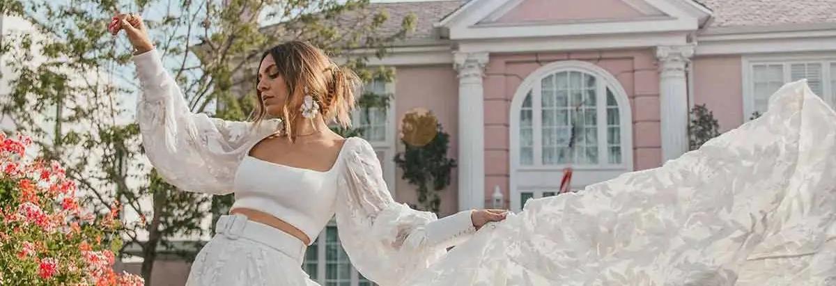 Saying &#39;Yes&#39; in Style: Long-Sleeved Wedding Gowns that Inspire. Mobile Image
